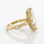 Antique wedding rings 1920s with vintage inspired elegant detailing