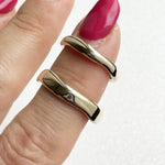 Customizable couple rings in gold and silver, ideal for weddings or promises.