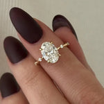 2 carat diamond engagement ring with sparkling diamond centerpiece