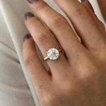 4 carat round shape diamond with exceptional brilliance and symmetrical facets