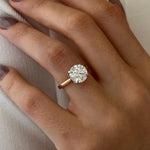 4 carat round shape diamond with exceptional brilliance and symmetrical facets