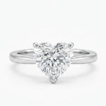 Big diamond rings with sparkling luxury diamonds and bold design