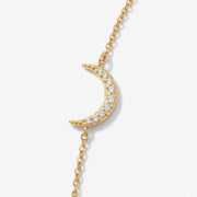 Elegant tennis bracelet with sparkling diamonds in a classic luxury design