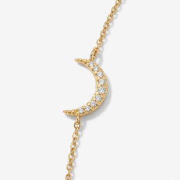 Elegant tennis bracelet with sparkling diamonds in a classic luxury design