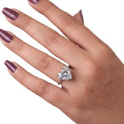 Big diamond rings with sparkling luxury diamonds and bold design