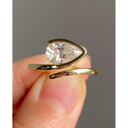 modern pear cut lab grown diamond  engagement ring in yellow gold 1.50 ct solitaire white gold diamond ring rectangle Wedding Ring 