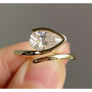 modern pear cut lab grown diamond  engagement ring in yellow gold 1.50 ct solitaire white gold diamond ring rectangle Wedding Ring 