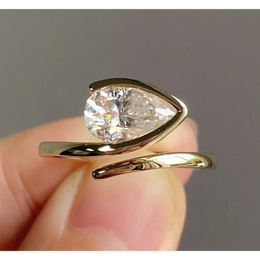 modern pear cut lab grown diamond  engagement ring in yellow gold 1.50 ct solitaire white gold diamond ring rectangle Wedding Ring 