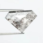 High-quality lab-grown diamond showcasing intricate facets and brilliant clarity, offering an eco-friendly and conflict-free alternative for engagement rings, necklaces, and other fine jewelry.