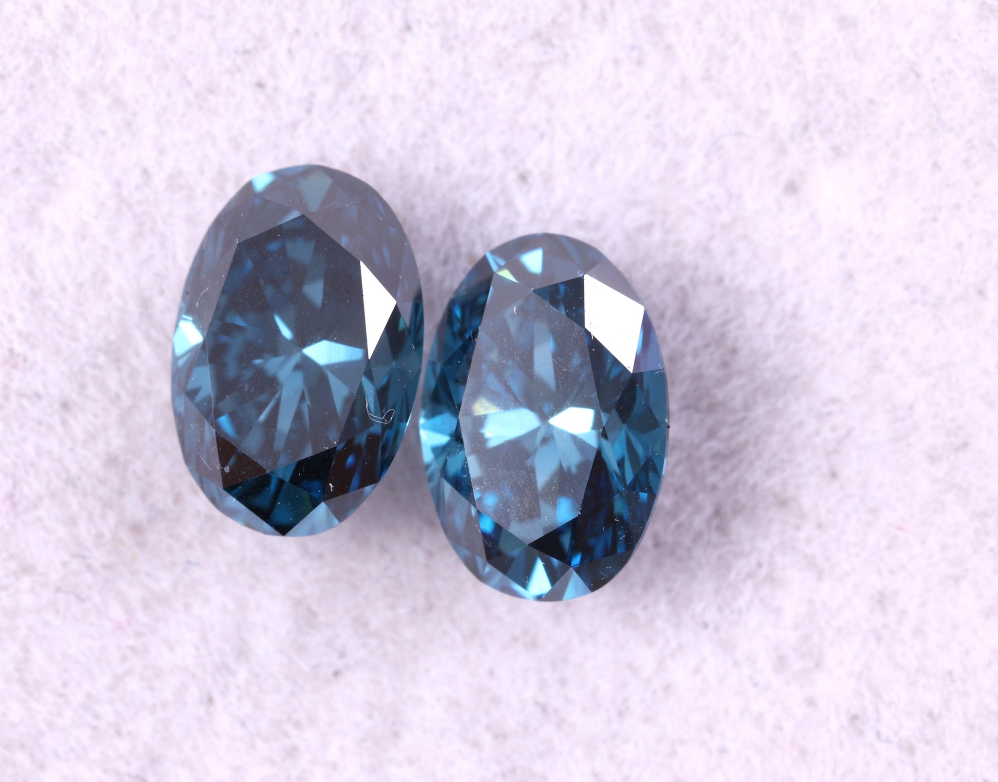 0.94 Carat Lab Grown Diamond Vivid Blue Oval Shape Loose Lab Diamond