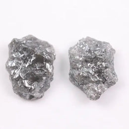  custom jewelry designs and statement pieces, appealing to individuals who prefer a modern yet classic aesthetic 