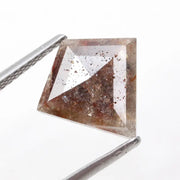 loose kite diamond with elongated pointed symmetry
