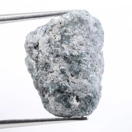 natural diamond identification comparing diamond stone and quartz crystal appearance blue rough diamond 