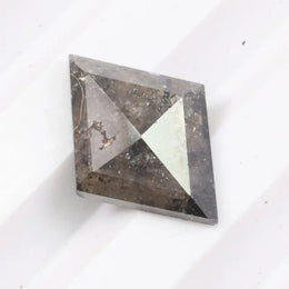 Comparison image explaining the difference between natural diamonds and alternatives. Natural diamonds are earth-mined gemstones formed naturally, offering rarity, emotional value, and long-term market demand.