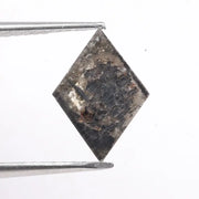 Comparison image explaining the difference between natural diamonds and alternatives. Natural diamonds are earth-mined gemstones formed naturally, offering rarity, emotional value, and long-term market demand.