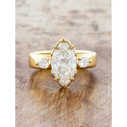 1920s engagement ring with classic antique diamond sparkle and beauty