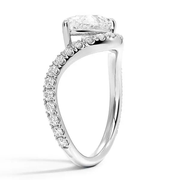 Elegant Moissanite Modern Ring