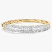 Cuban bracelet Pandora style with interlocked gold chain links.