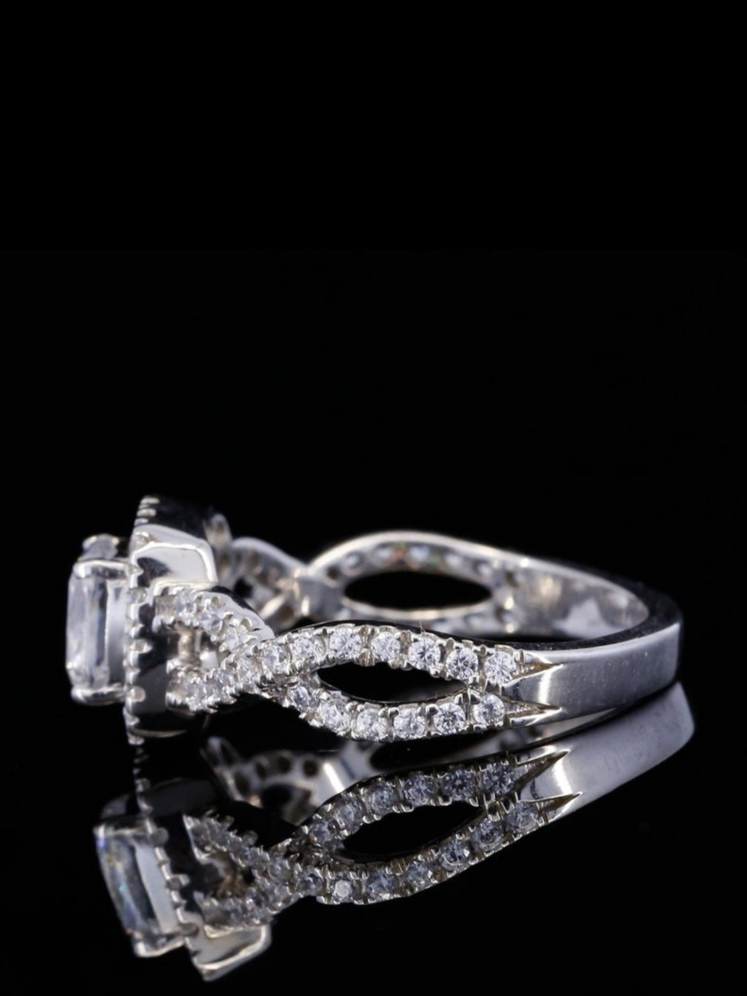 Moisssanite Halo Twisted Elegant Ring
