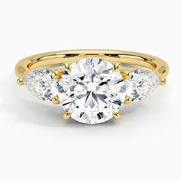 Round shaped diamond engagement ring in yellow gold- Women Diamond Ring 