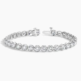 4.95 Ct Cartier tennis bracelet with diamonds in yellow gold design.