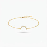 Elegant tennis bracelet with sparkling diamonds in a classic luxury design