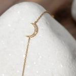 Elegant tennis bracelet with sparkling diamonds in a classic luxury design