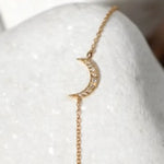 Elegant tennis bracelet with sparkling diamonds in a classic luxury design