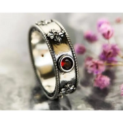 Matching black gold couple rings with sleek modern design for urban couples.