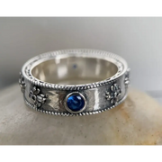 Matching black gold couple rings with sleek modern design for urban couples.