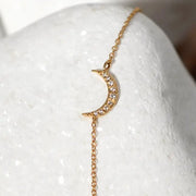 Elegant tennis bracelet with sparkling diamonds in a classic luxury design