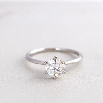 Round Cut Solitaire Engagement Ring