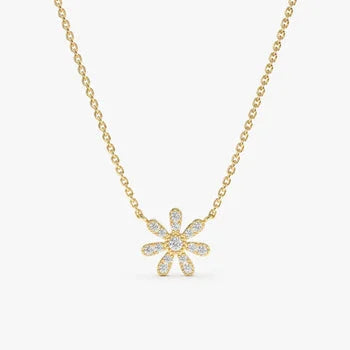 Daisy Flower Charm Stunning Silver Necklace