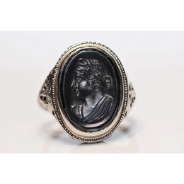 Victorian cameo ring in black onyx with hand carved lady design set in solid gold vintage style jewelry
