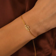 14 k gold chain with solid gold bracelet detailing and luxurious mens bracelet gold appearance.