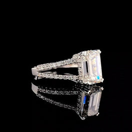 Elegant Emerald & Round Cut Moissanite Twisted Bridal Ring