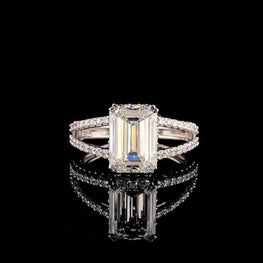 Elegant Emerald & Round Cut Moissanite Twisted Bridal Ring