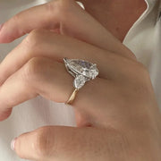 4 carat pear cut diamond with elongated teardrop shape and exceptional brilliance