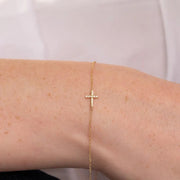 0.60 ct lab grown diamond bracelet for women featuring round brilliant stones in a gold setting.
