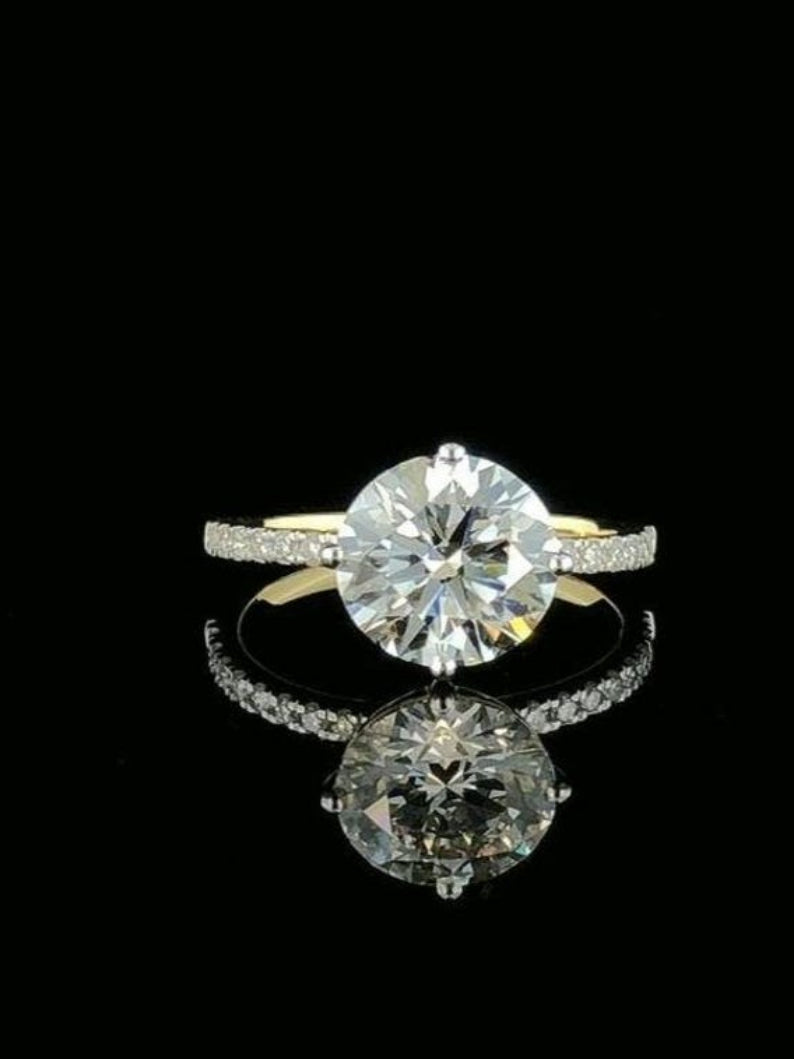 Round Cut Moissanite Delicate Ring