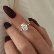 2 carat diamond engagement ring with sparkling diamond centerpiece