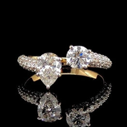 Delicate Round & Pear Cut Toi et Moi Ring