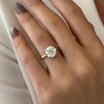 4 carat round shape diamond with exceptional brilliance and symmetrical facets