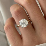 4 carat round shape diamond with exceptional brilliance and symmetrical facets