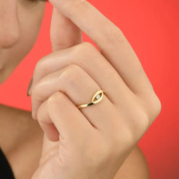 Lightweight, minimal, and perfect for everyday wear with a touch of brilliance.