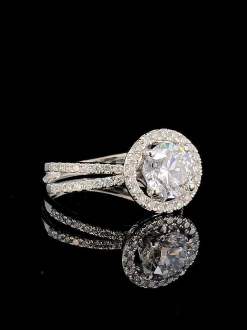 Romantic Elegant Round Cut Moissanite Wedding Ring