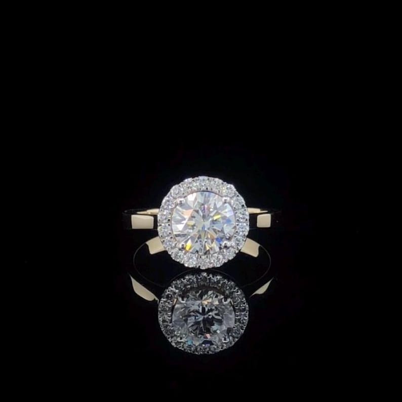 Elegant Sparkle Moissanite Round Cut Wedding Ring