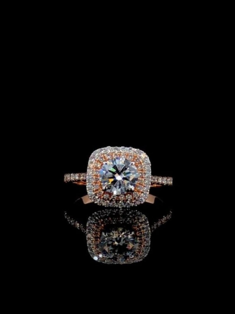 Round Cut Halo Elegant Sparkle Engagement Ring