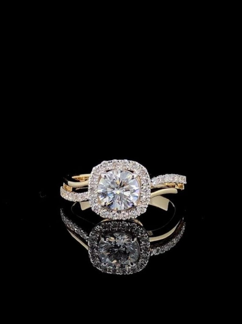 Round Cut Halo Elegant Sparkle Engagement Ring