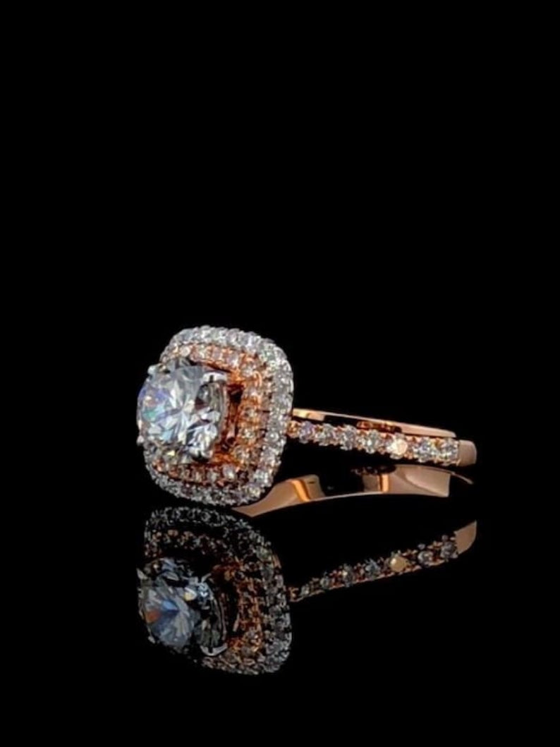 Round Cut Halo Elegant Sparkle Engagement Ring